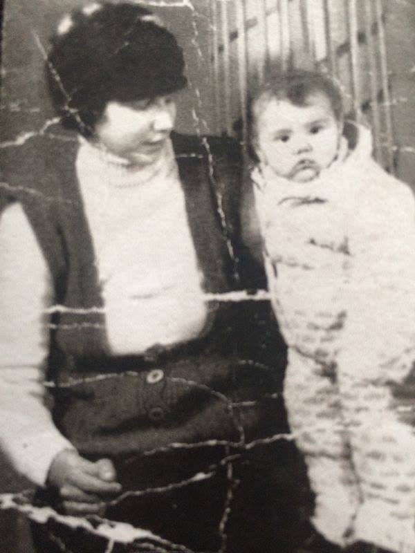 In copilarie, parintii au tratat-o pe Denisa Manelista ca pe un baietel