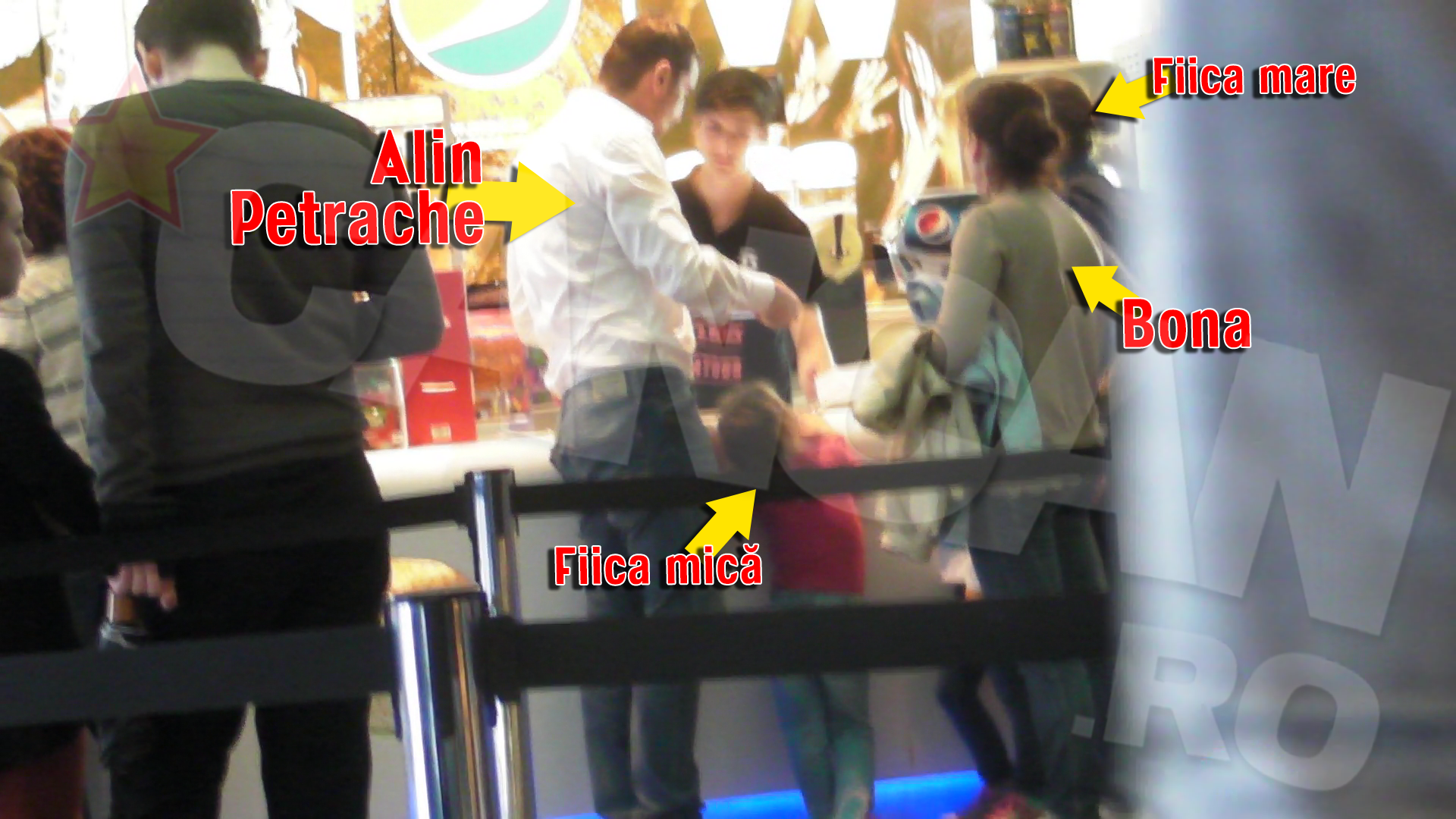 Fostul sportiv si-a dus fetele la cinema, la un film de desene animate