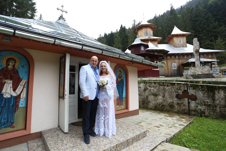 Weekend-ul acesta, Constantin Cotimanis si iubita lui au devenit sot si sotie