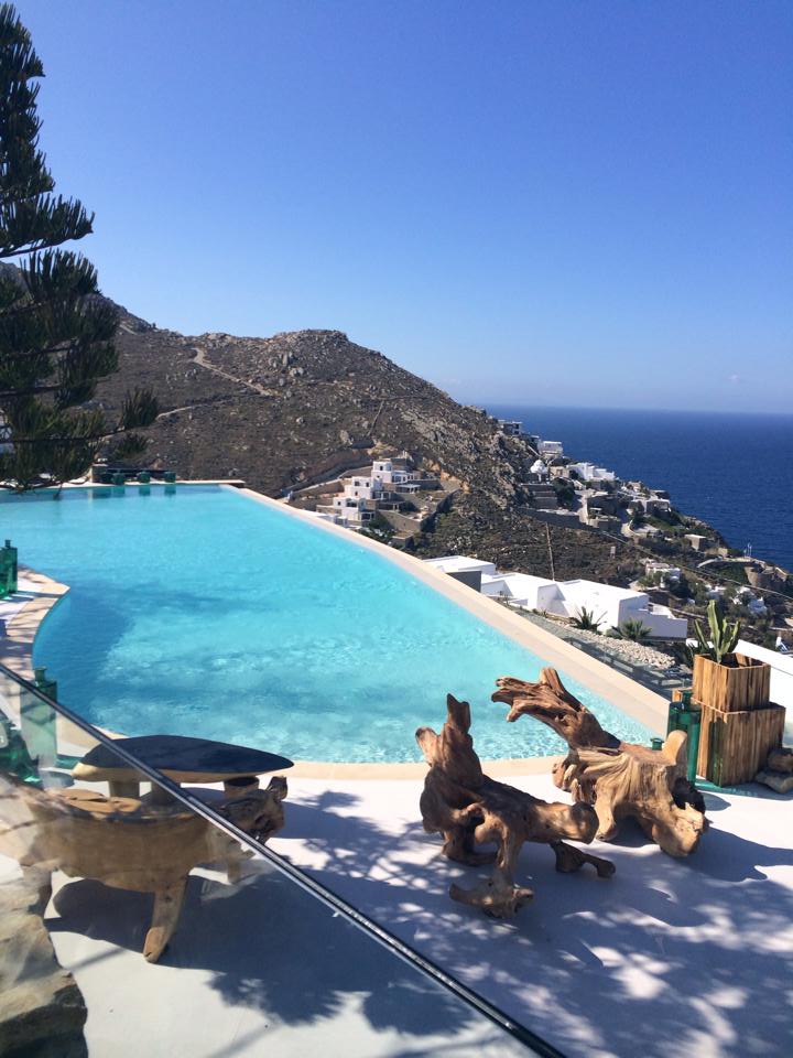 Intr-o astfel de piscina s-a rasfatat Rita