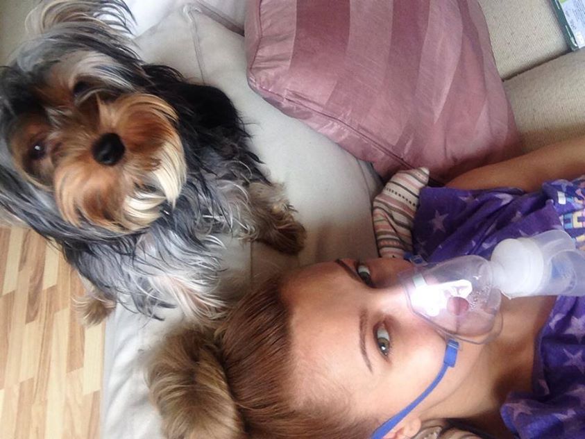 Lora a racit si e nevoita sa urmeze un tratament cu aerosoli