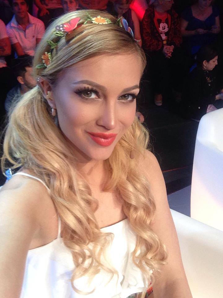 Fanii Lorei nu au inteles foarte bine cine este bolnav: artista sau catelul