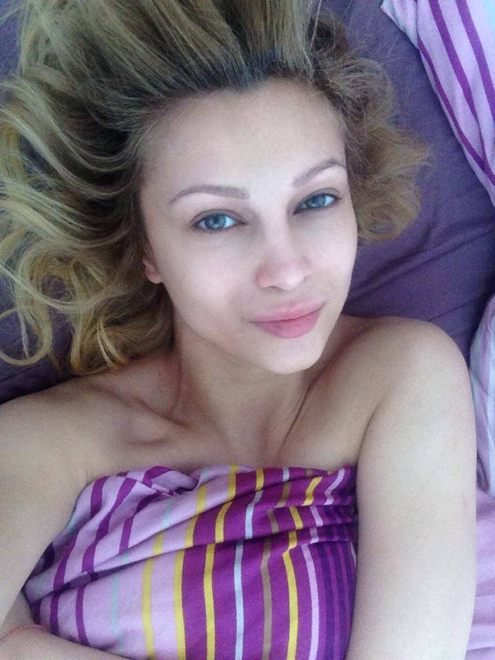 Lora a fost nevoita sa intervina pentru a-si lamuri prietenii virtuali