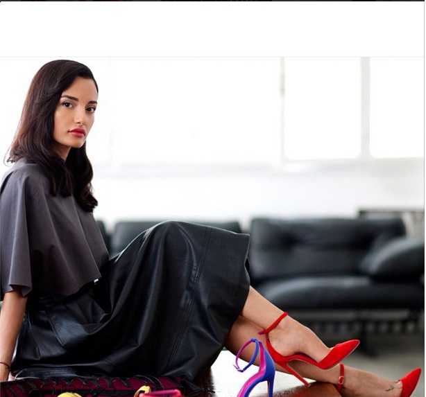 Amina este originara din Constanta si a studiat designerul la Londra