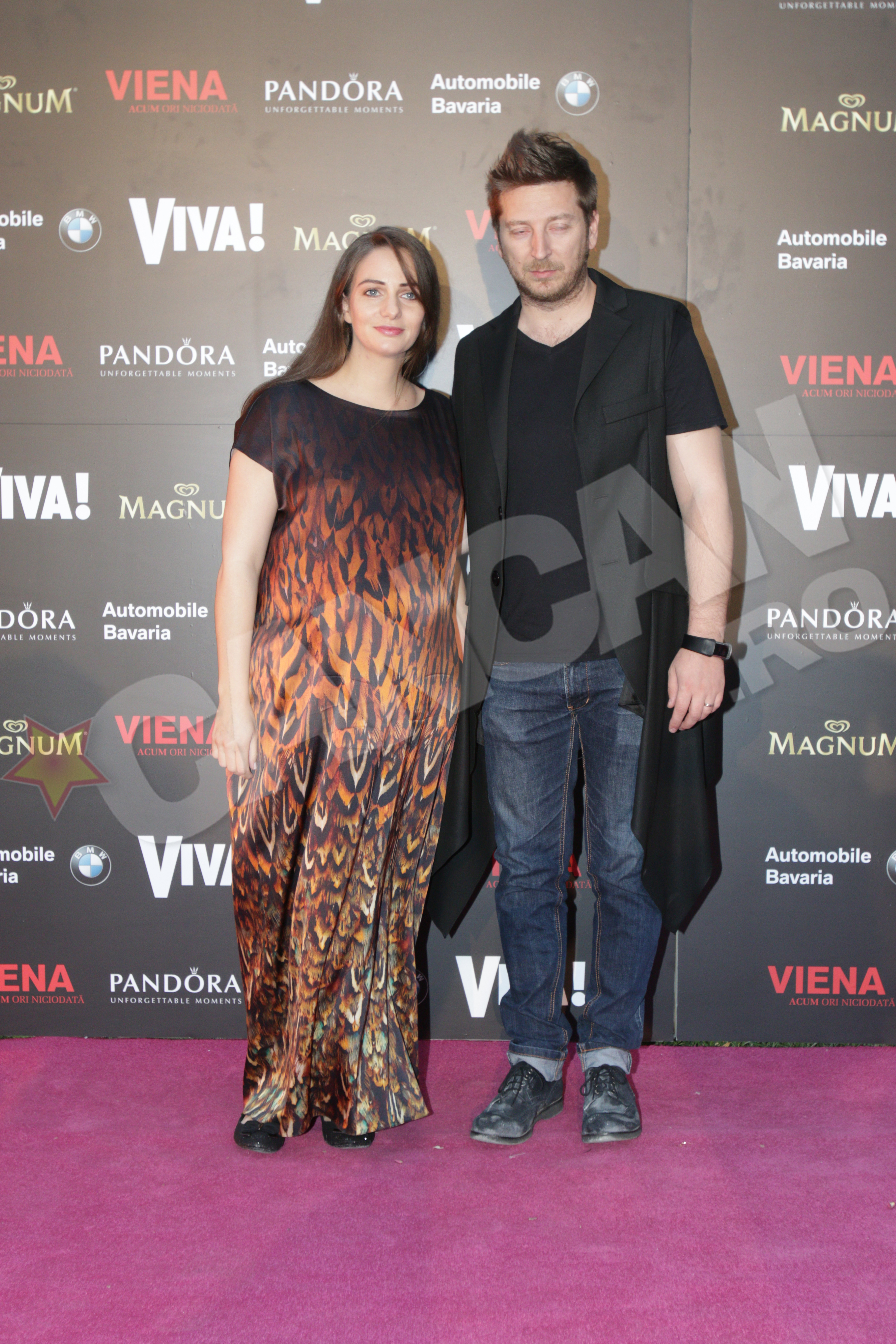 Stefania Samfira si-a facut aparitia la eveniment la bratul sotului sau