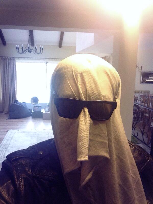 In aceasta ipostaza, fanilor le era aproape imposibil sa-l recunoasca pe artist