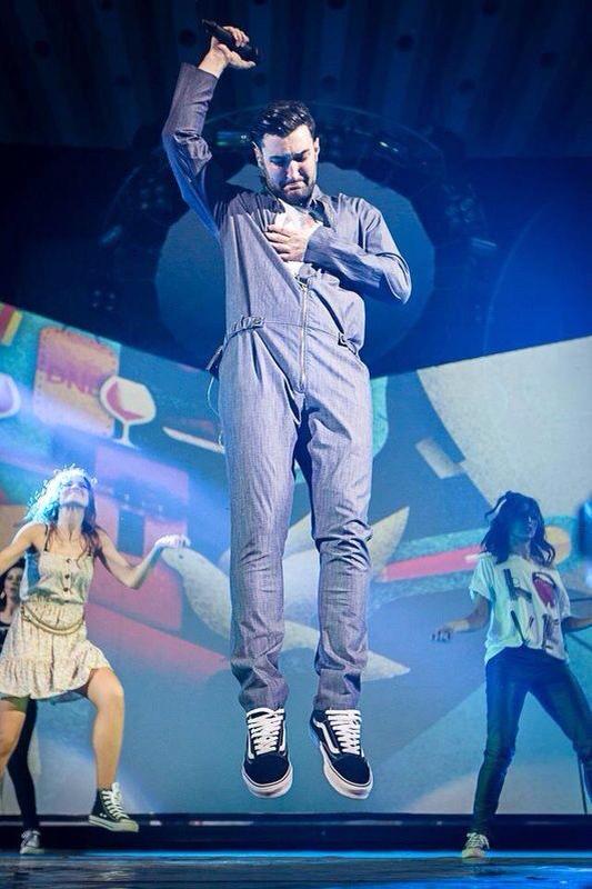 Fanii i-au trimis poze asemanatoare, dar si mesaje haioase