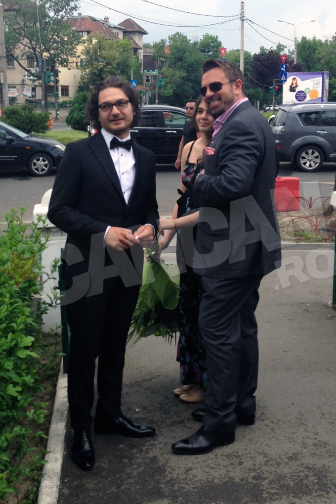 Florin Dumitrescu s-a intretinut in fata bisericii cu Horia Brenciu