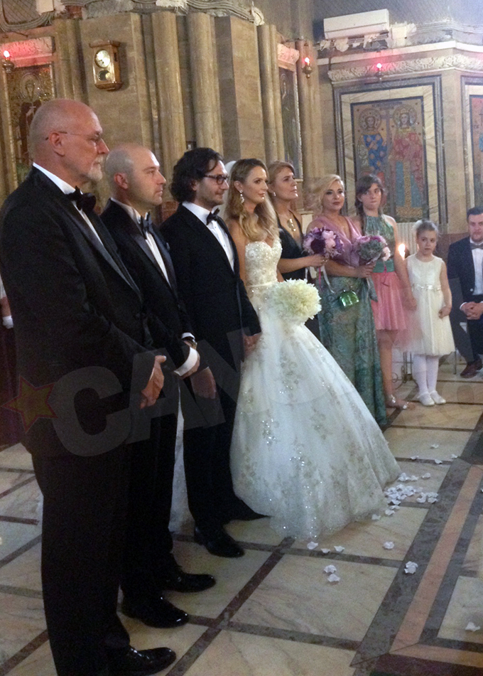 Chef Dumitresu si sotia sa si-au unit destinele in fata lui Dumnezeu, avandu-i ca nasi pe Liana Stanciu si Mihai Georgescu