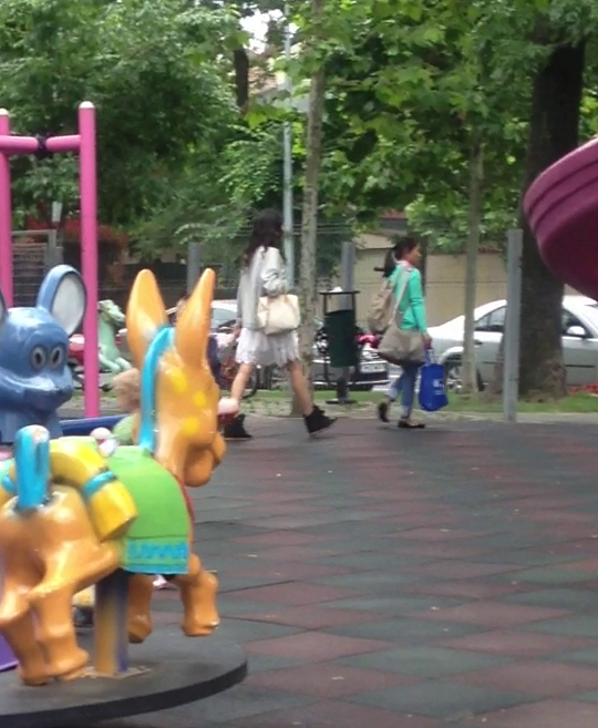 Oana a venit in parc alaturi de fiica ei, dar si de bona