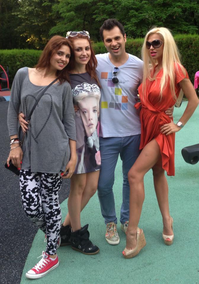 Fetele s-au distrat in parc alaturi de Andrei Badiu, iubitul Roxanei