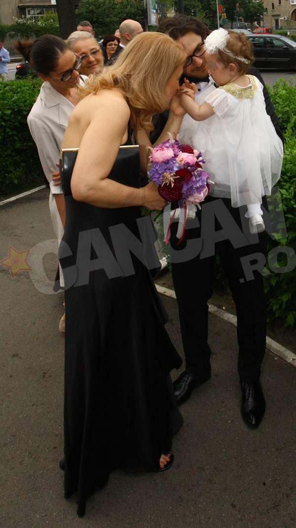 Micuta lui chef Dumitrescu a fost in centrul atentiei si toti invitatii au stat la coada sa o salute