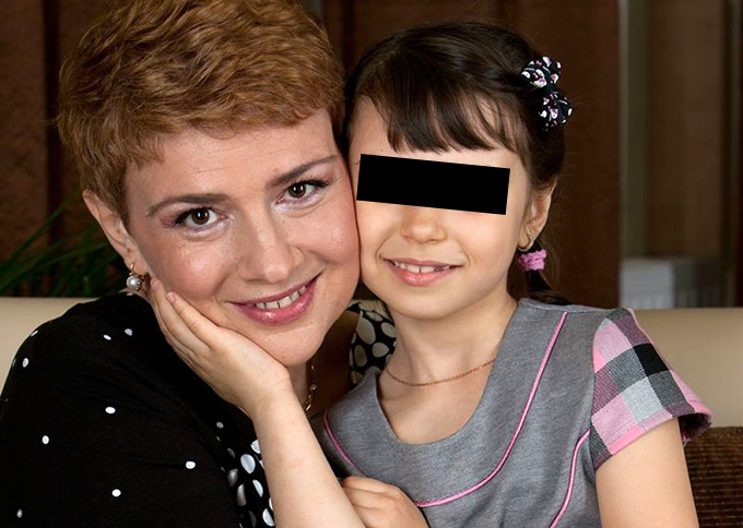 Teo, alaturi de Maia - fetita pe care a adoptat-o in 2004