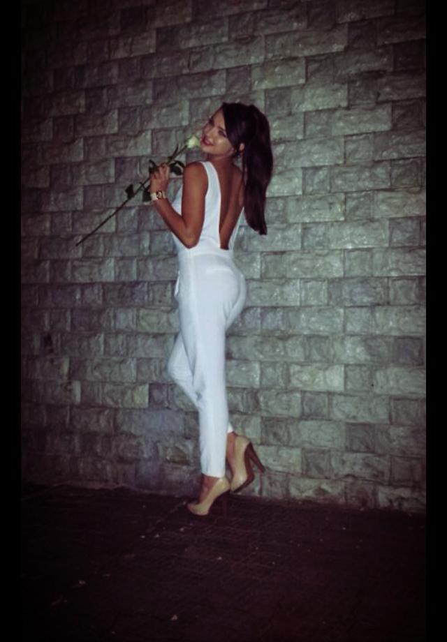 Fata lui Enache nu duce lipsa de admiratori si primeste foarte des flori