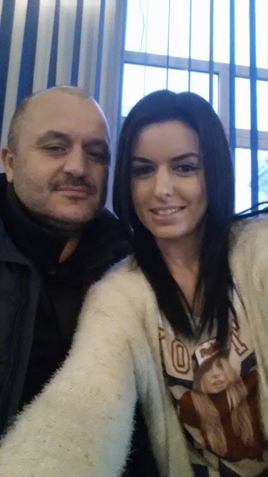 Gabriela nu a ratat sa-si pozeze si tatal