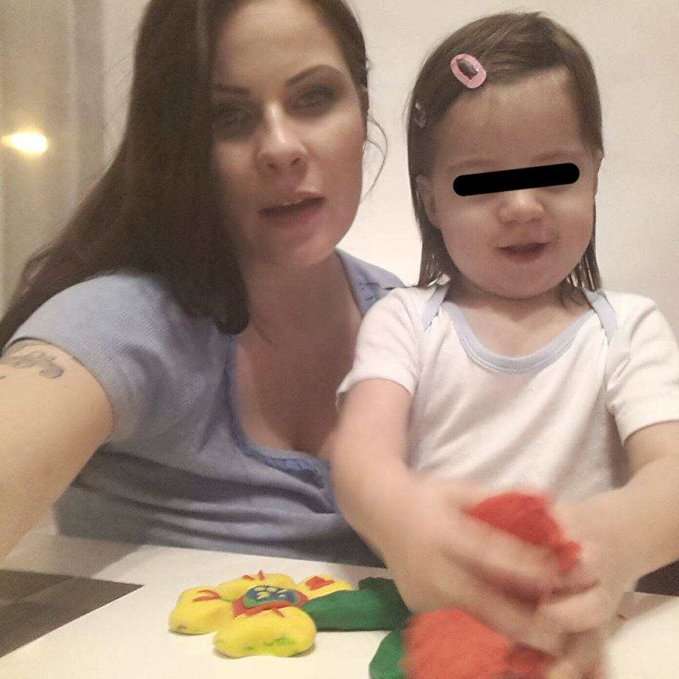 Doinita isi dedica tot timpul fetitelor ei