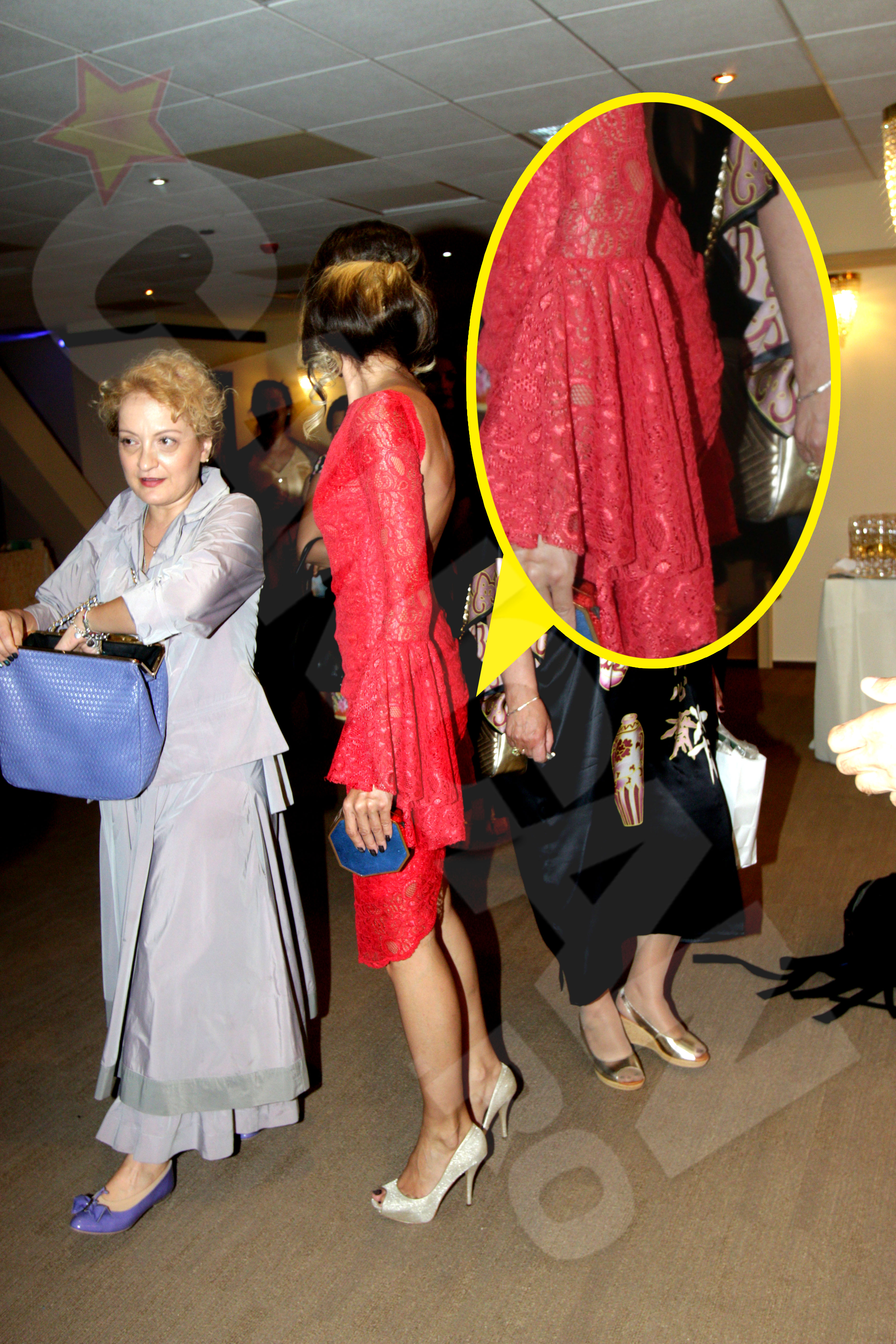 Din profil, posteriorul Crinei de abia se vede