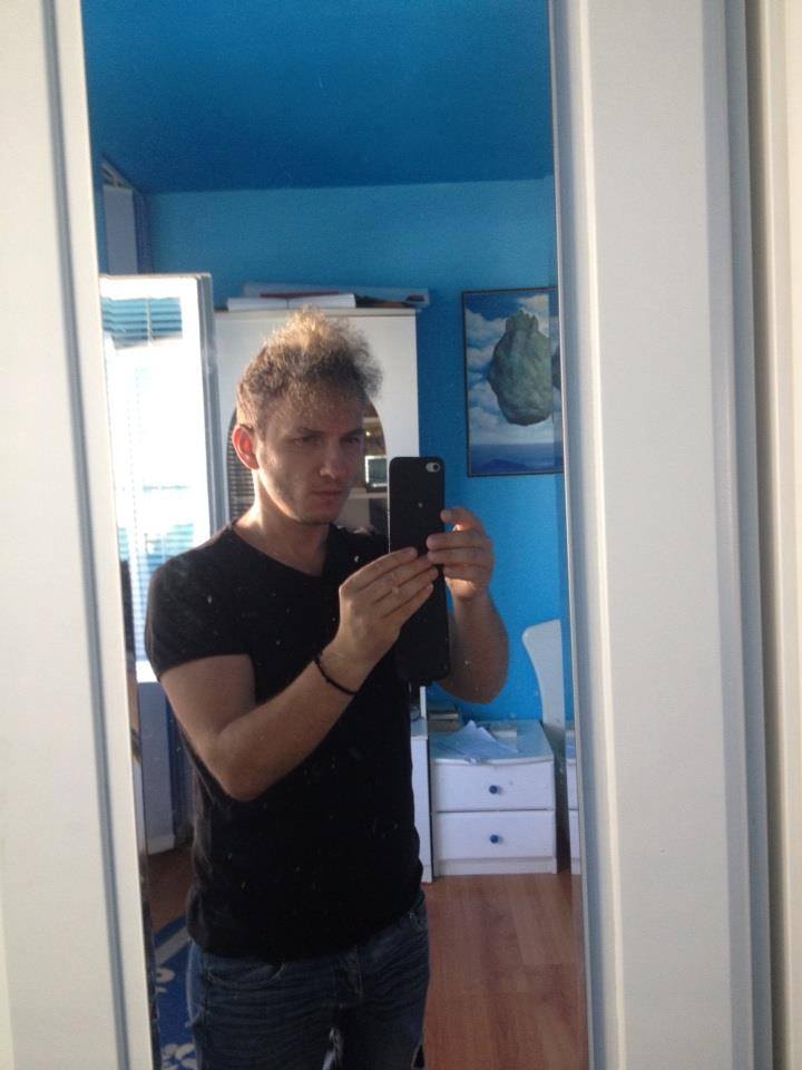 Cantaretul nu s-a putut abtine sa nu le arate si prietenilor din mediul virtual progresele sale