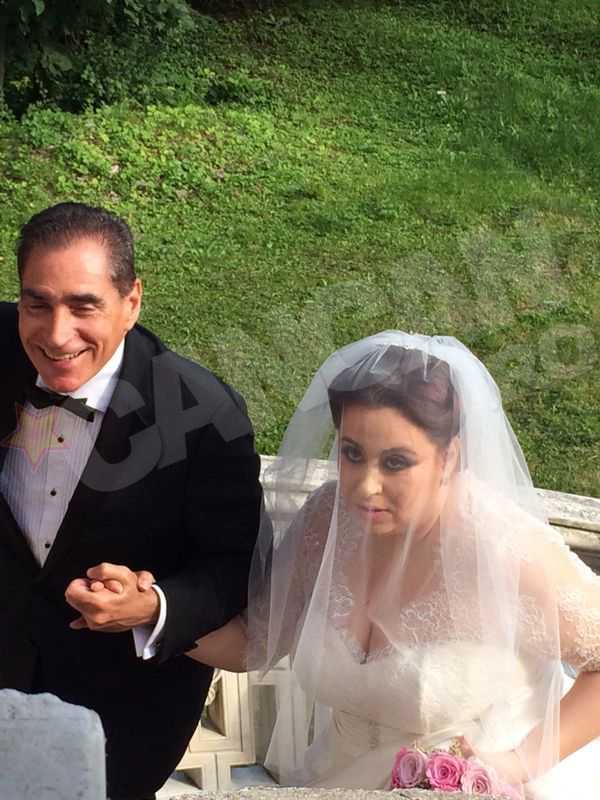 Oana a fost condusa la altar de tatal sau