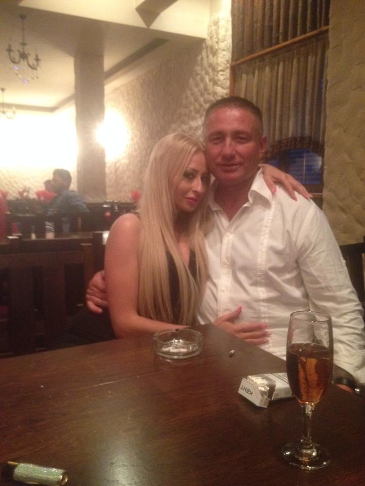 Maharu si tanara blonda par ca se simt bine impreuna