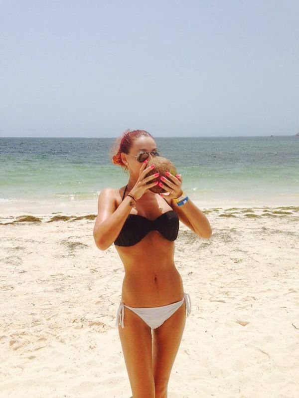 Nicoleta a fost surprinsa in ipostaze sexy, in timp ce era in vacanta