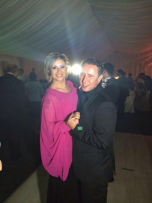 Nasii au facut poze si cu fanii, la biserica