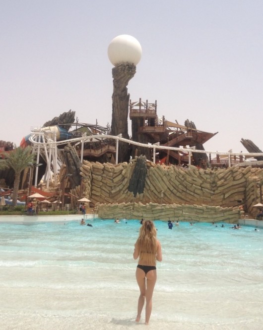 Larisa si-a lasat copii in tara, la parintii ei