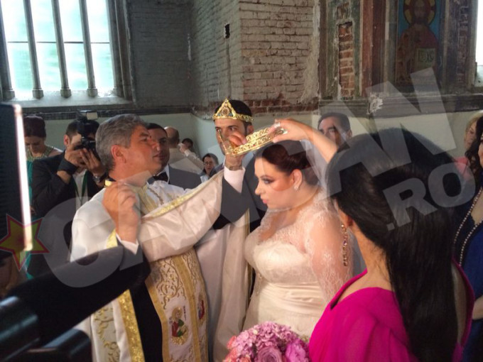 Oana sustine ca inca nu a stabilit unde va pleca in luna de miere