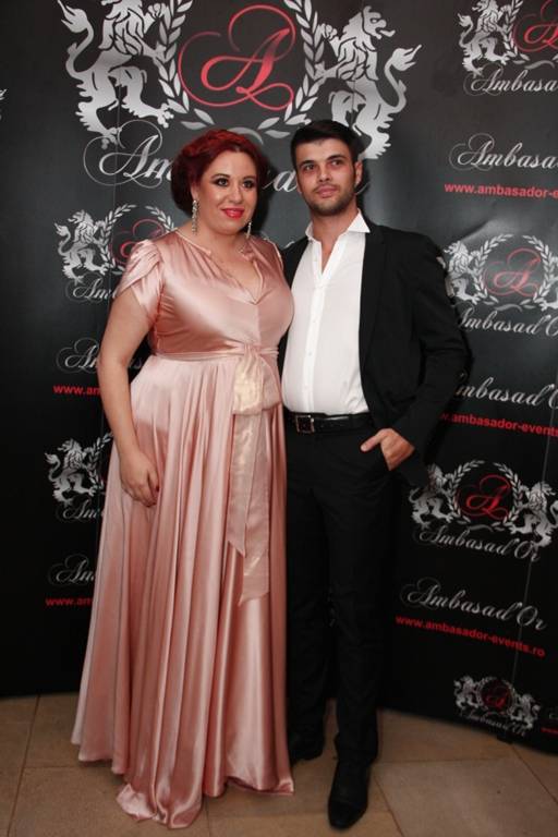 Oana sustine ca nu a facut nunta pentru bani