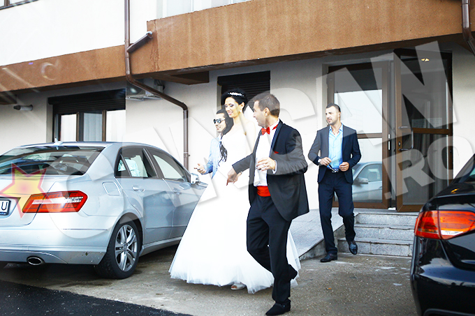 Mireasa si-a facut aparitia la bratul nasului