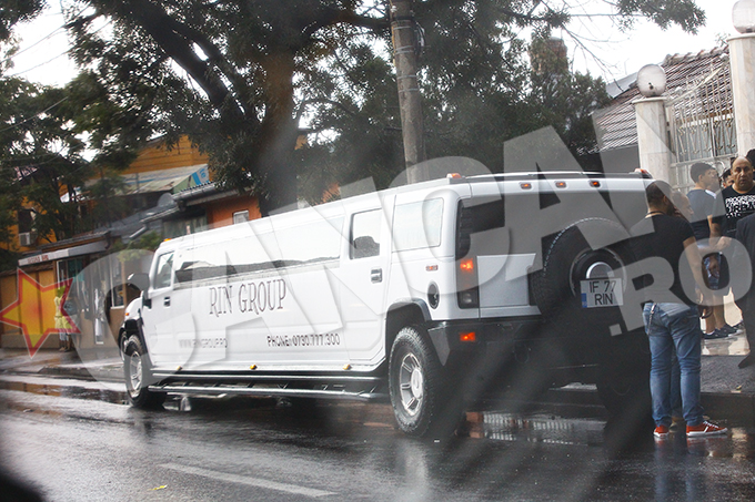 Nasii au fost condusi la casa miresei din Militari cu limuzina