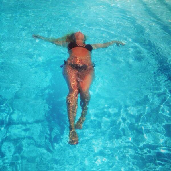 In aceste zile, Delia se afla intr-o vacanta exotica