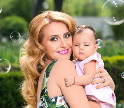 Alina este topita dupa fiica ei