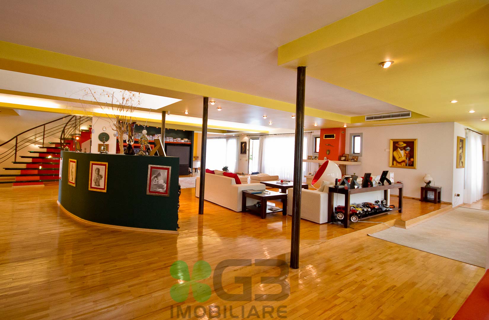 Casa dispune inclusiv de camera pentru calcat rufe