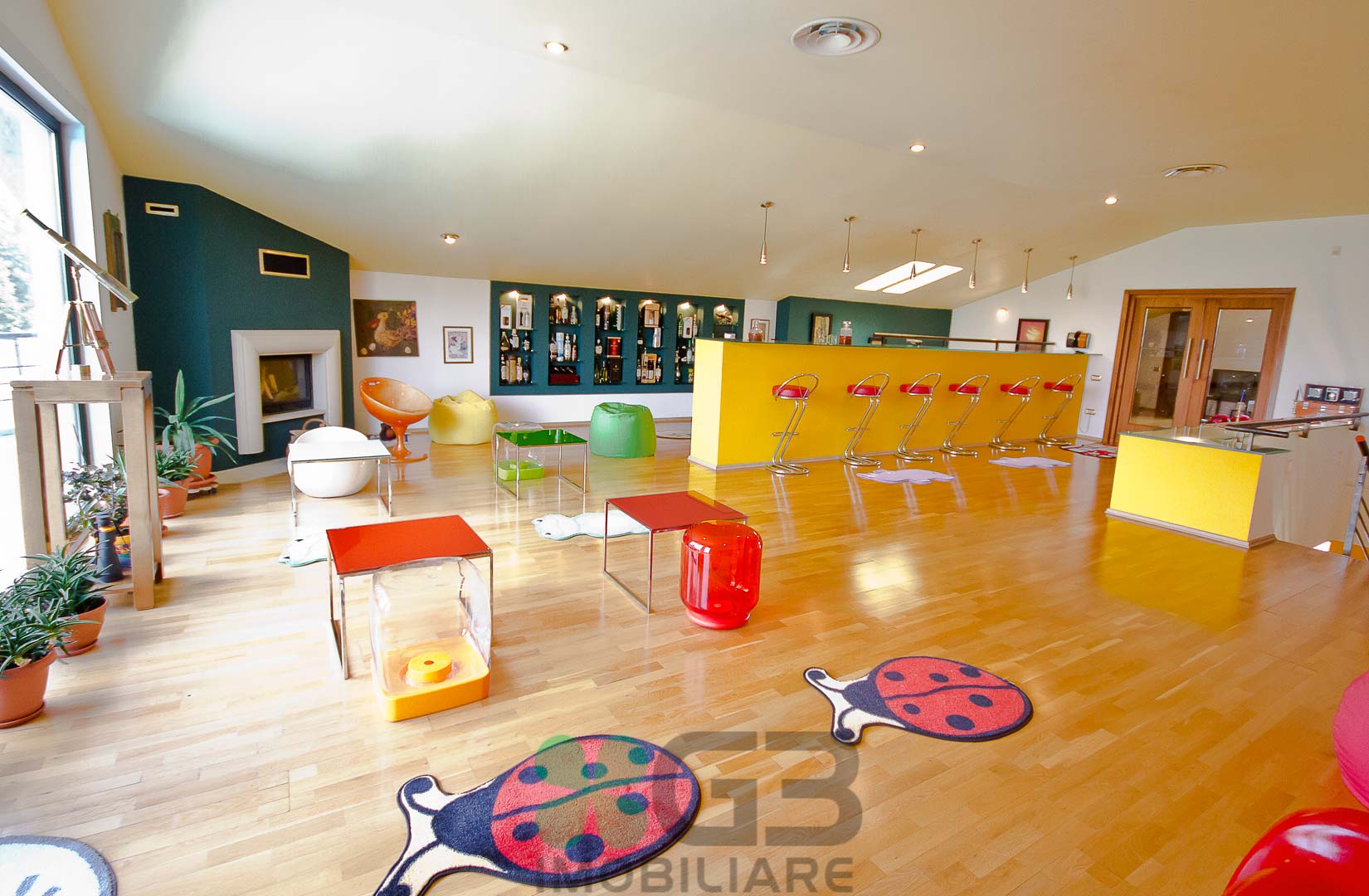 La etaj, milionarul a amenajat un loc de joaca pentru copii foarte spatios