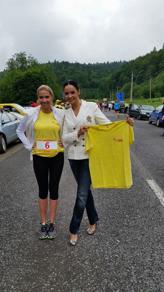 In timp ce Ileana Badiu a venit la cros imbracata sport si in adidasi, Andreea Marin si-a facut aparitia pe tocuri cui