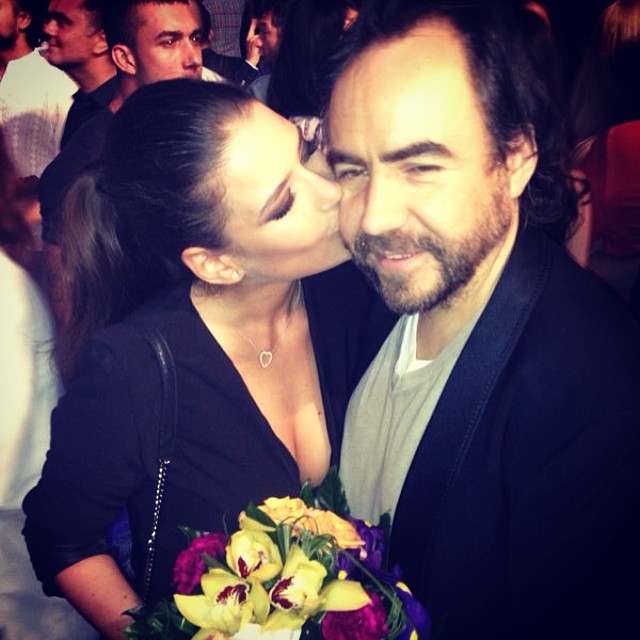 Omul de afaceri este extrem de dragastos cu iubita lui