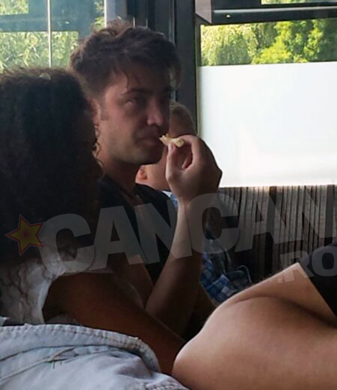 In timp ce partenera lui de cina ii povestea ceva, Arsenie privea apatic in gol