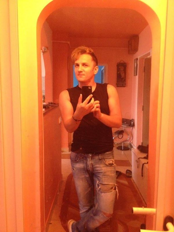 Mihai pare foarte mandru de parul sau