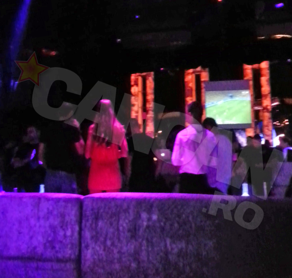 Nu si-a scapat iubita din ochi nicio secunda