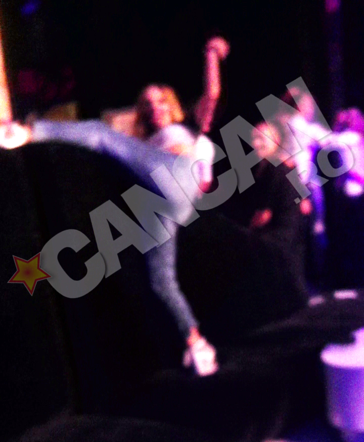 A luat la rand toate canapelele din club