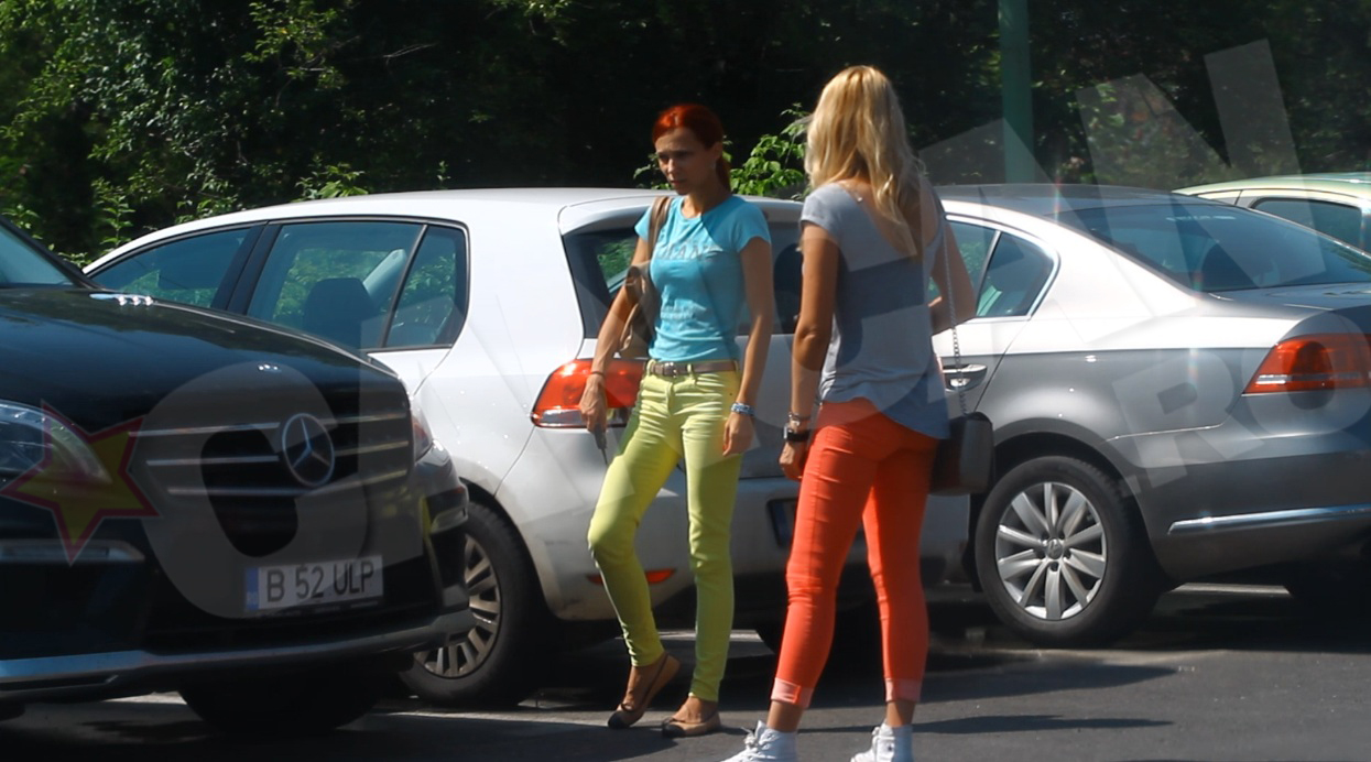 Catrinel isi ia ramas bun de la prietena ei