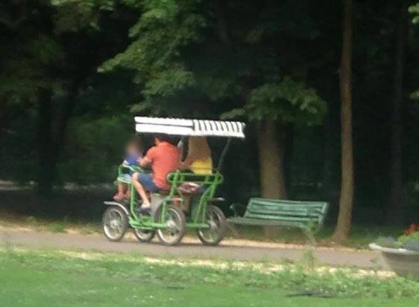 Omul de afaceri si-a scos la plimbare noua iubita