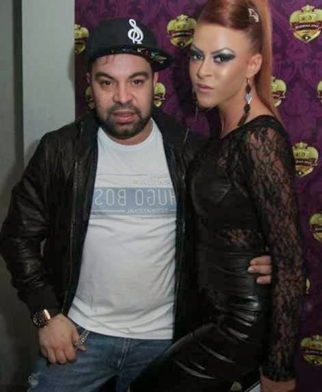 Dansatoarea ar fi profitat de pauza muzicala a lui Florin Salam si s-ar fi orientat catre Cristi Mega