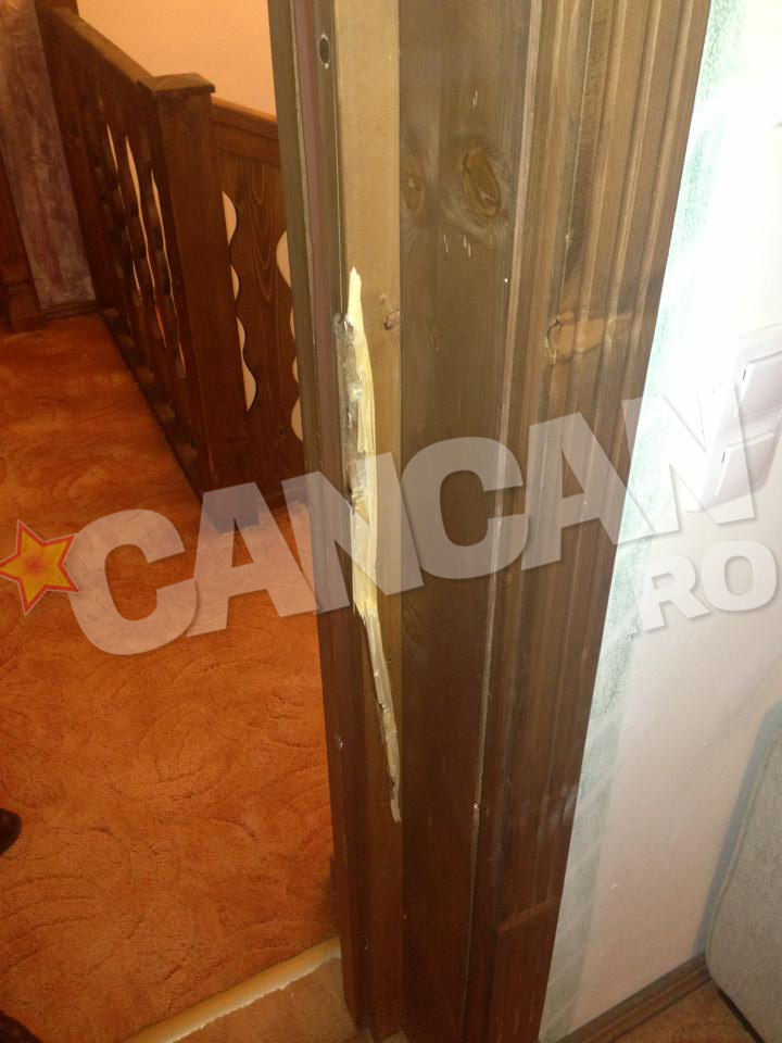 Aceasta este usa pe care Liviu Guta i-a spart-o Simonei Trasca in creierii noptii