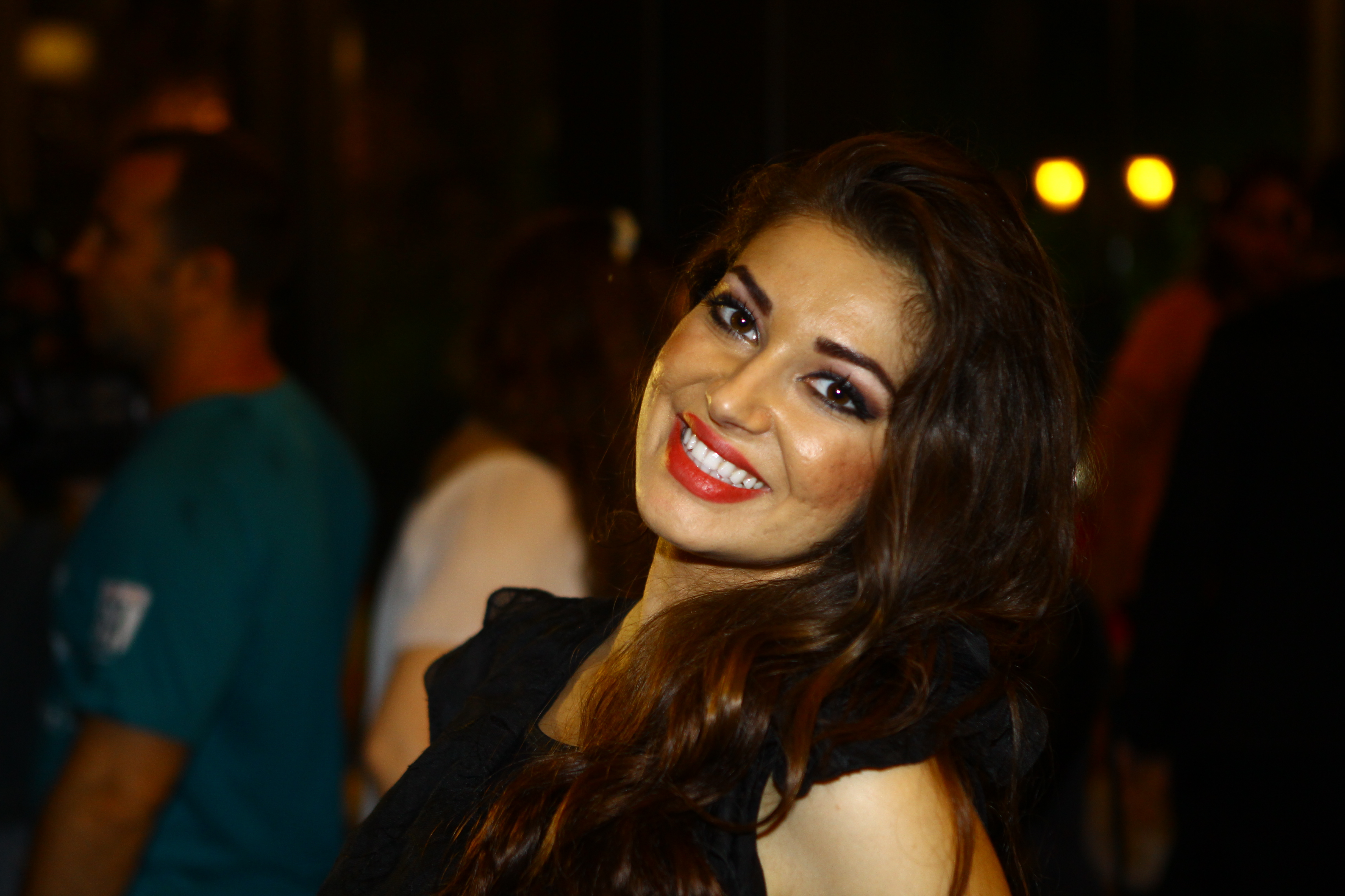 Elena si-a facut albire de dinti