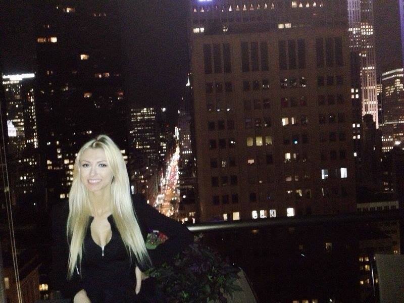 Andreea a petrecut alaturi de iubitul ei, verisoara si cativa prieteni de-ai lor