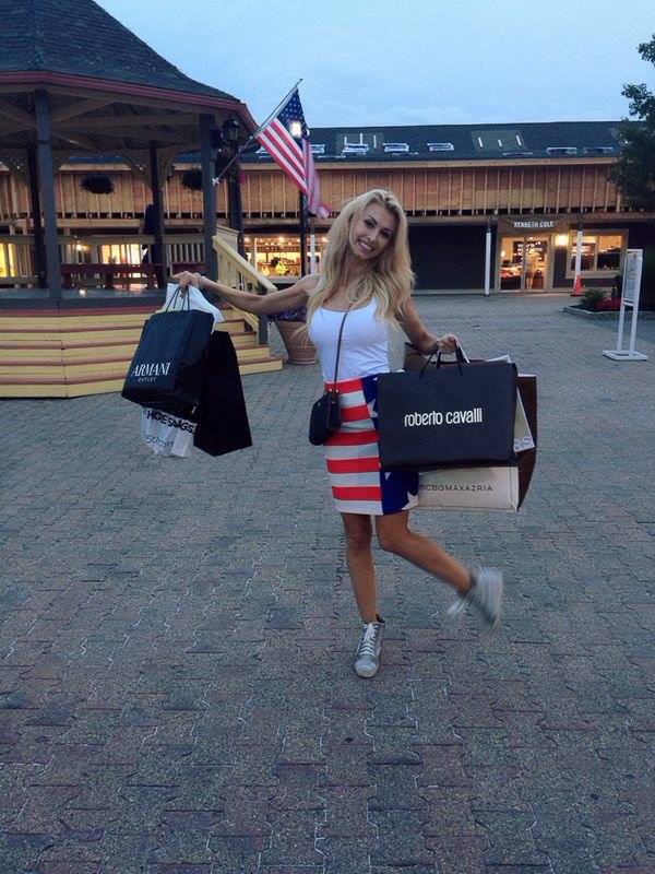 Andreea va veni in tara incarcata de bagaje