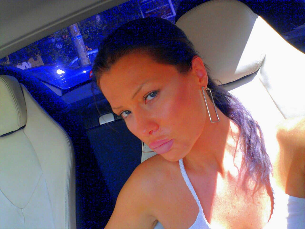 Simona s-a vopsit bruneta si spune ca asta e decizia ei finala