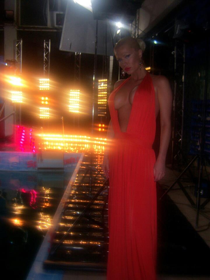 Simona si-a schimbat de mai multe ori nuanta parului